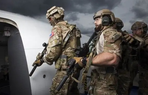 Military members carrying slinged rifles.