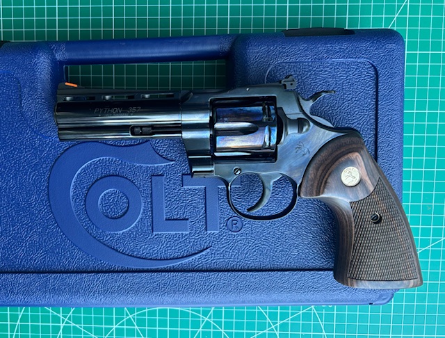 A revolver.